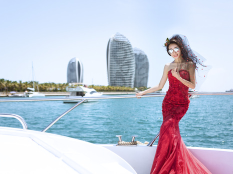 如何穿才能把红色婚纱也拍得美美的?