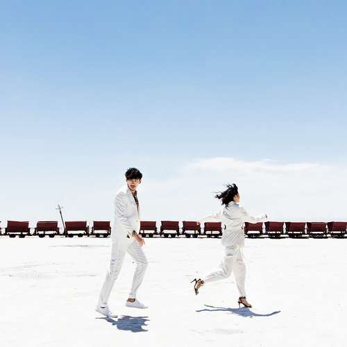 阳光落在湖面上