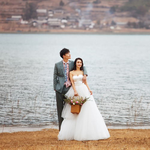 水岸花溪，有马为梦