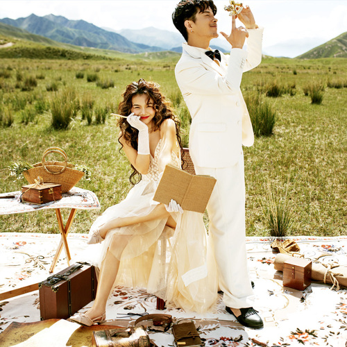 she is in love她恋爱了