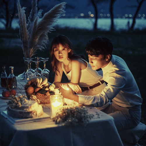 夕照下，语秋暝