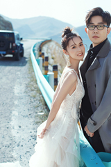 李先生&何女士