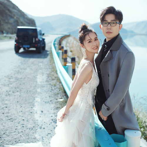 李先生&何女士